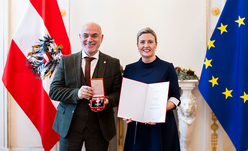 Öffnet in neuem Tab. Foto von Bundesministerin Susanne Raab und Dr. Ednan Aslan