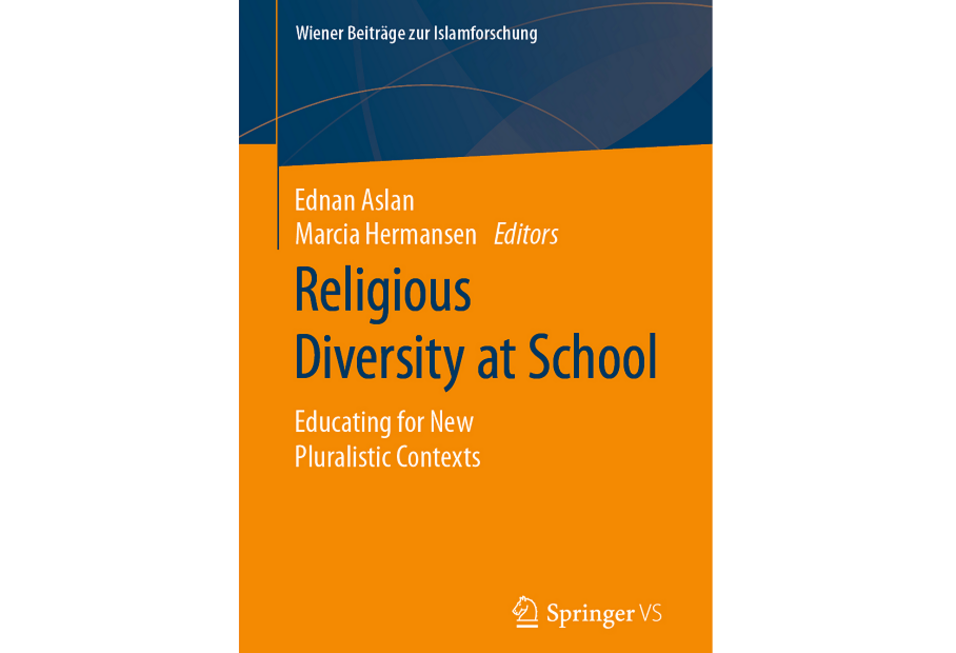 Image: Dark yellow book cover "Religious Diversity at School"