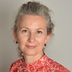 Portrait photo of Sara Kuehn